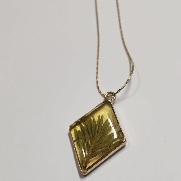 Resin Leaf Pendant Necklace with Gold Tone Delicate Chain - Picture 1 of 5